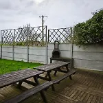 Hébergement de vacances Ecume Maison Spacieuse Lumineuse 1km De La Vue D'asnelles, En Plein Coeur Des Plages Du Débarquement, 2 Sdb, 2 Wc, Parking Privatif, Terrasse, Jardin, Table De Ping Pong Aux Beaux Jours, Près De Bayeux *
