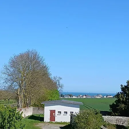 Holiday home Ecume Maison Vue Degagee Sur Mer, Spacieuse Lumineuse 3 Chambres, 2 Salle D'Eau, 2 Wc A 1Km De La Plage Et Commerces, Plages Du Debarquement, Parking Privatif, Terrasse, Jardin Clos, Table De Ping Pong Aux Beaux Jours, Pres De Bayeux *