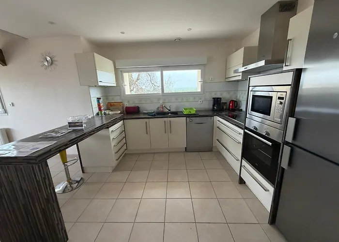 Holiday home Ecume Maison Spacieuse Lumineuse 1km De La Vue D'asnelles, En Plein Coeur Des Plages Du Debarquement, 2 Sdb, 2 Wc, Parking Privatif, Terrasse, Jardin, Table De Ping Pong Aux Beaux Jours, Pres De Bayeux