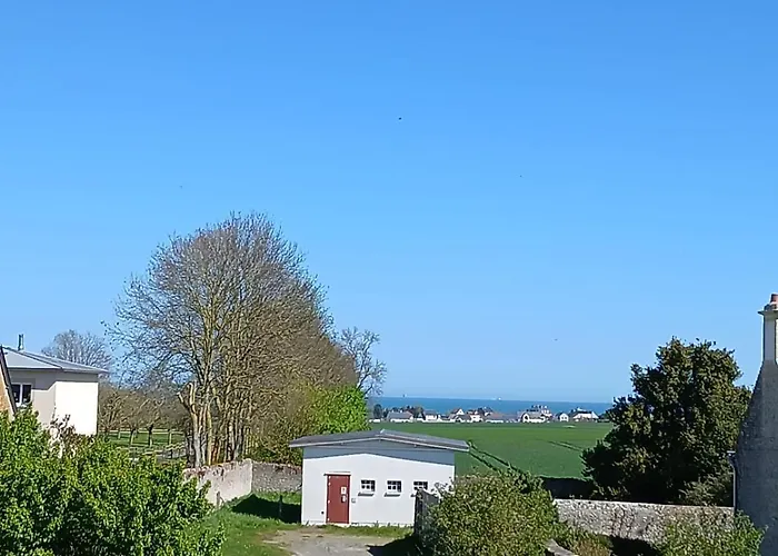 Holiday home Ecume Maison Spacieuse Lumineuse 1km De La Vue D'asnelles, En Plein Coeur Des Plages Du Debarquement, 2 Sdb, 2 Wc, Parking Privatif, Terrasse, Jardin, Table De Ping Pong Aux Beaux Jours, Pres De Bayeux *